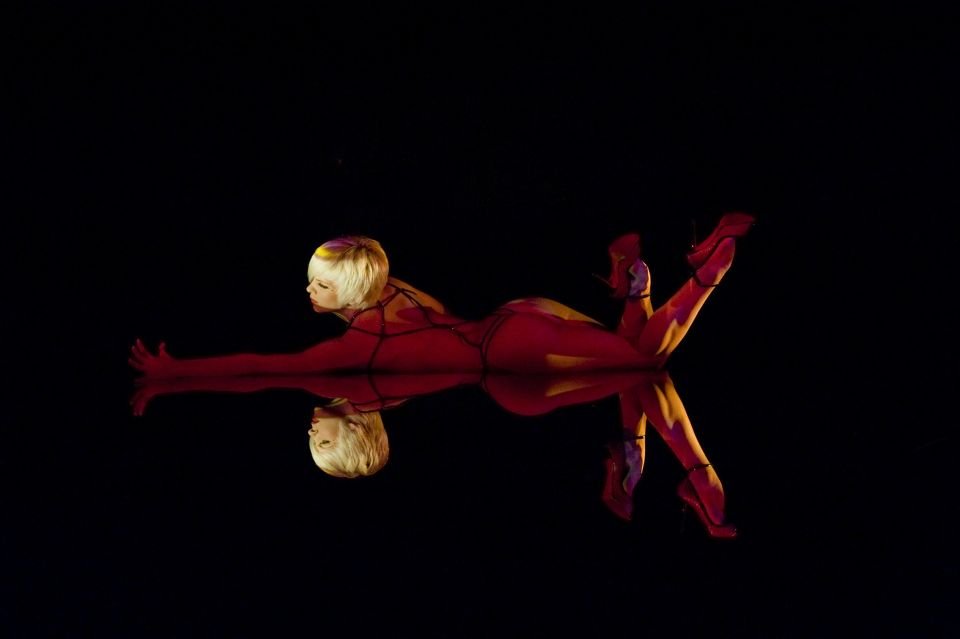 Билеты на Crazy Horse Paris 2026 - захватывающее кабаре-шоу