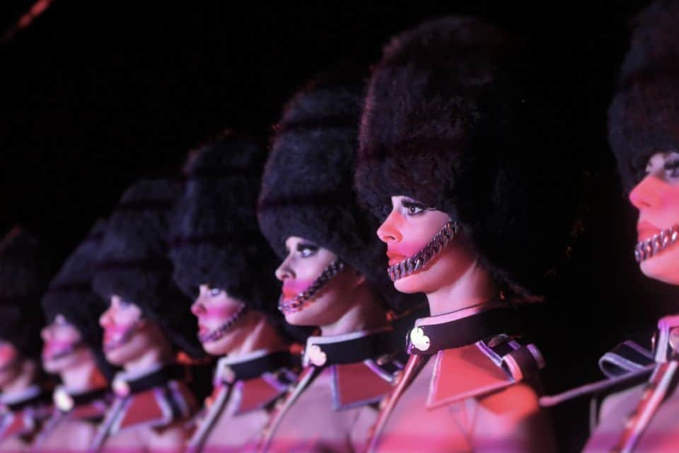 Билеты на Crazy Horse Paris 2026 - захватывающее кабаре-шоу